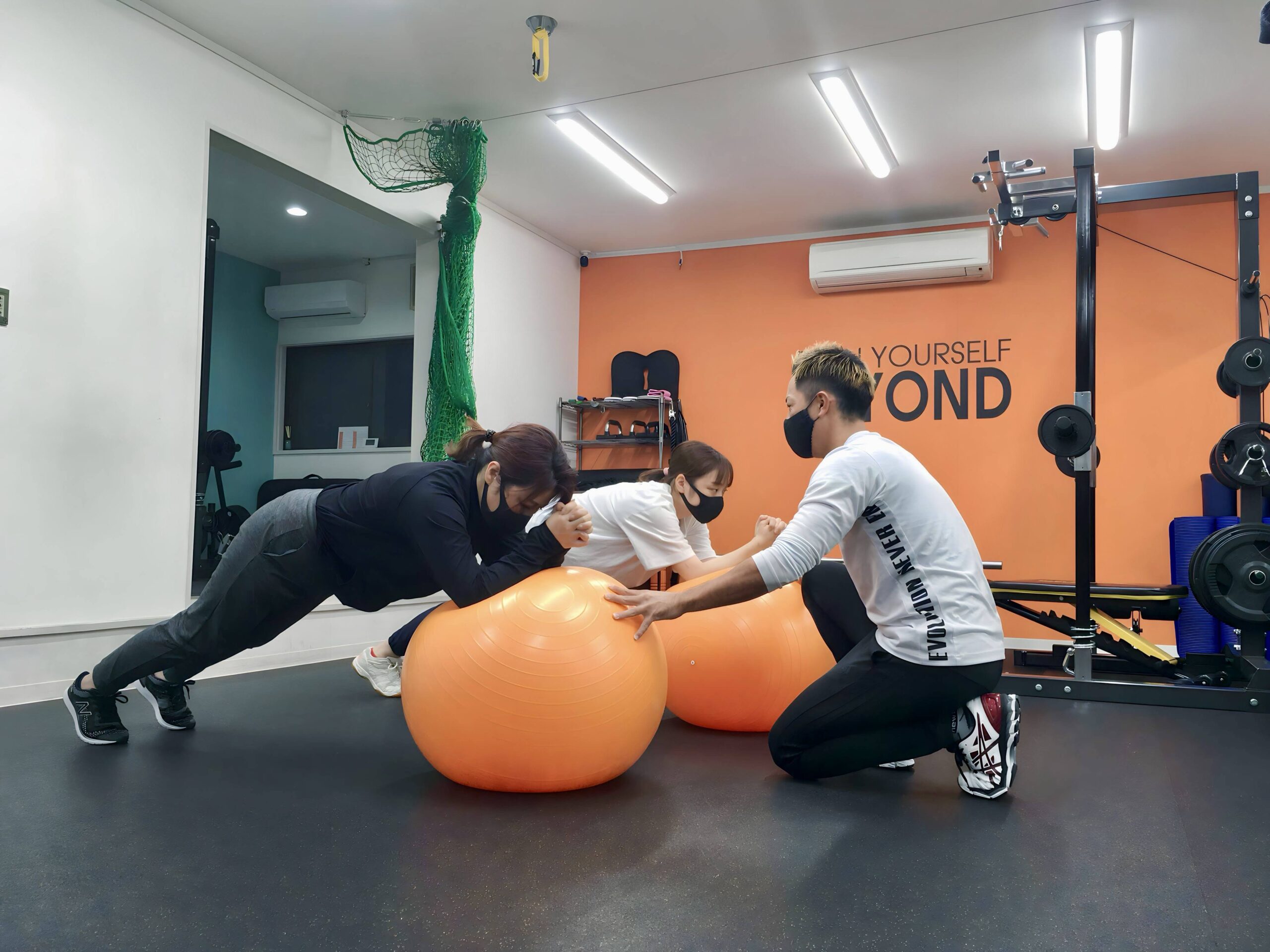 奈良市高の原からだとわたしパーソナルトレーニング＆セミパーソナルジムのセミパーソナルトレーニングコース。少人数制で最大３名の個別指導。